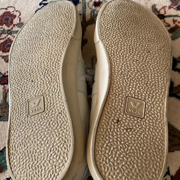 Veja Women’s Leather Sneaker in Size 10 - Picture 6 of 6